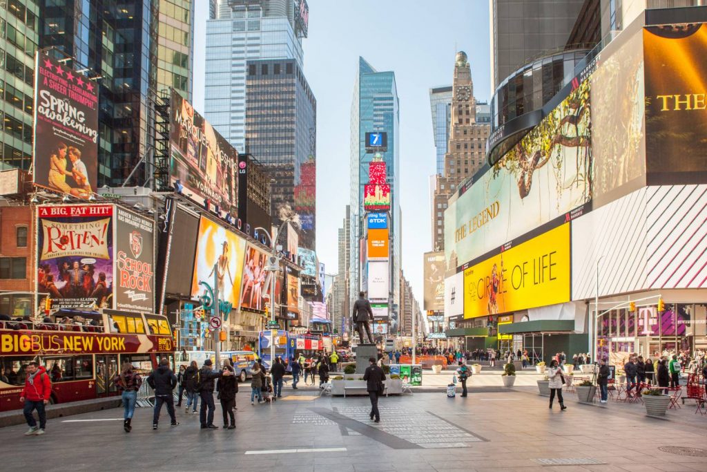 Best US Summer destinations for families in 2022 featured by Momma Wanderlust: New York City