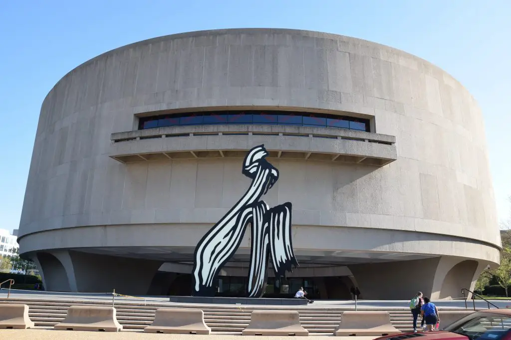 Smithsonian Museum Virtual Tours featured by top BIPOC family travel blogger, Momma Wanderlust