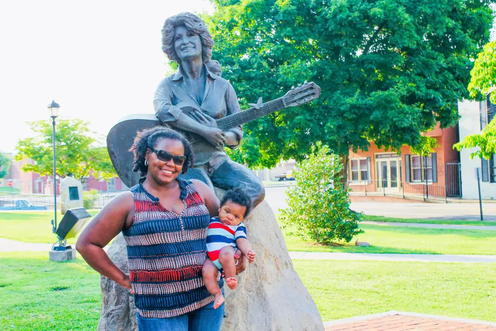 Summer Travel 2021: best family vacation destinations featured by top US BIPOC travel blogger, Momma Wanderlust - Sevierville 