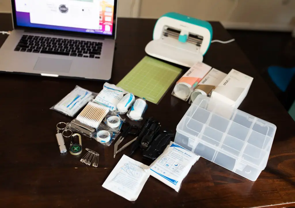 Cricut car survival kit featured by top US family travel blogger, Momma Wanderlust.