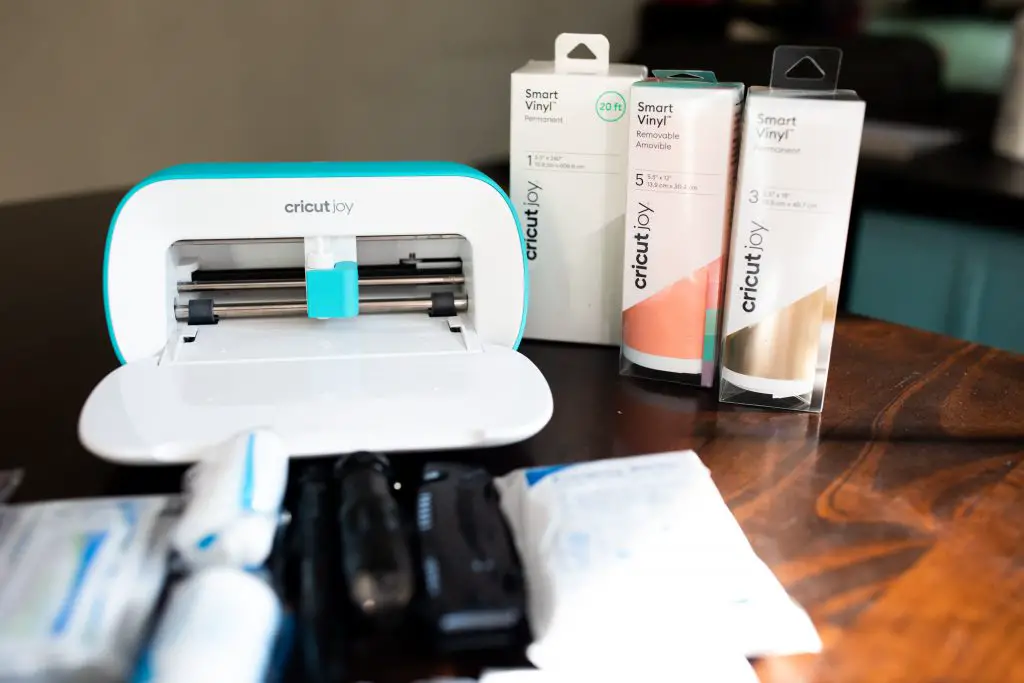 Cricut Gift Ideas for Beginner Crafters featured by top US lifestyle blogger, Momma Wanderlust