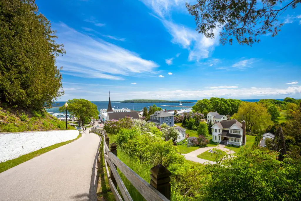 Best Places to Go for Labor Day Weekend 2021 featured by top US family travel blogger, Momma Wanderlust: Mackinac Island