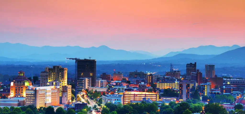 22 Amazing US Spring Break Ideas for Families in 2022 featured by top US family travel blogger, Momma Wanderlust: ASheville NC