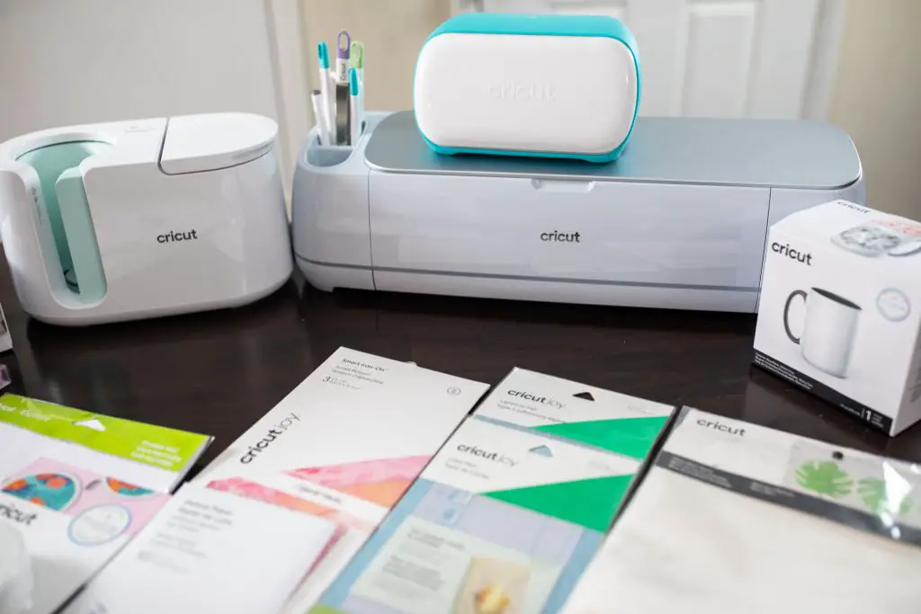 Cricut Gift Ideas for Beginner Crafters featured by top US lifestyle blogger, Momma Wanderlust