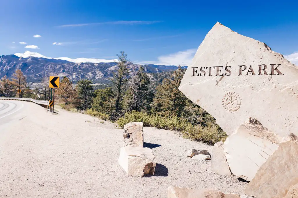 Estes Park, things to do featuring Top BIPOC family travel blogger Momma Wanderlust
