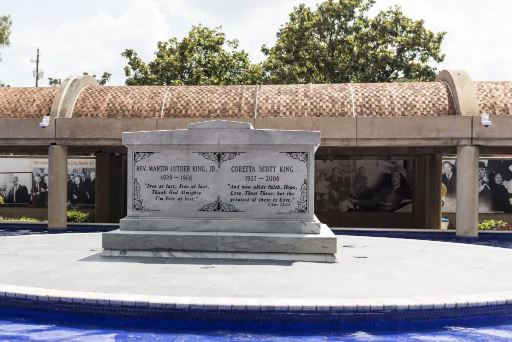 photo of Dr. Martin Luther King's tomb