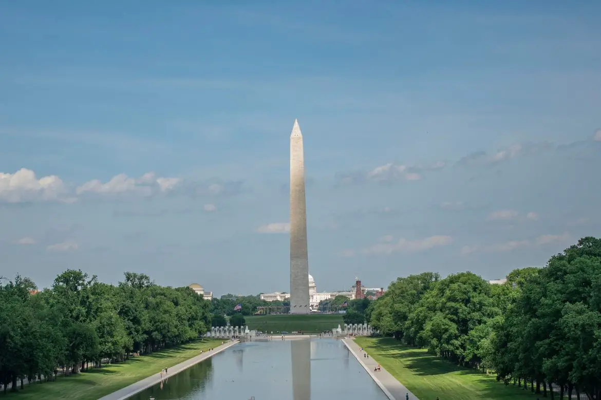Images of the Washington Monument across from the reflefting pool